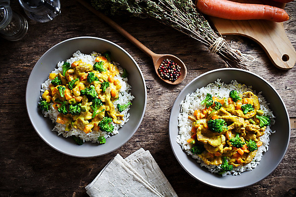 포토 JPG 해외이미지 식기 접시 채소 오렌지 태국 밥 양파 파프리카 도마 실내 건강 육류 돼지고기 요리 사람없음 목재 초록색 컬러풀 갈색 노란색 검은색 식사 저녁식사 당근 흰색 뜨거움 조미료 사발 닫기 맛 브로콜리 인도인 허브 크림 매움 후추 카레 목판 입가심 핸드메이드 강황 해외202004 해외포토 외국인 나무 식물 아시아 음식 컬러 컨셉 과일 식재료 재료 모션 주방용품 뿌리채소 동양인 내부 사기그릇 향신료 향미료 파일형식 이미지허브