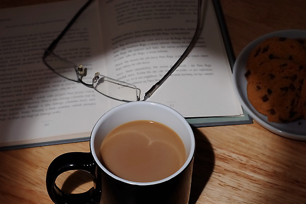 포토 JPG 해외이미지 식물 그릇 안경 커피 음료 아침 콩 씨앗 사람없음 책 컵 갈색 쿠키 검은색 중국 카페 우유 머그컵 뜨거움 액체 맛 굽기 크림 향기 아로마 향 에스프레소 작살 카페인 해외202004 해외포토 주간 식기 잡화 아시아 컬러 컨셉 디저트 유제품 곡류 상점 구이 냄새 파일형식 이미지허브