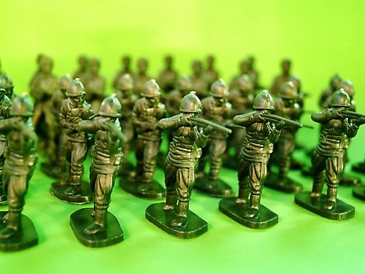 포토 JPG 해외이미지 모델 무기 실내 사람없음 초록색 장난감 미니어처 피규어 총 흰색 닫기 작음 공격 플라스틱 오브젝트 군용 싸움 전쟁 육군 병정 특공대 많음 해외202004 해외포토 컬러 컨셉 모션 재질 군대 내부 모형 크기 특수부대 파일형식 이미지허브