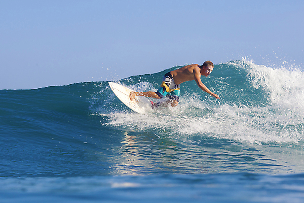 포토 JPG 해외이미지 남자 스포츠 파도 바다 여행 포즈 모션 자연 날씨 통 한명 풍경 야외 물 여름 파란색 운동 힘 에너지 수상스포츠 액체 서핑 떨어짐 승차 위험 시원함 발리 인도네시아 태평양 분무기 튜브 서퍼 혁명 해외202004 해외포토 자연요소 1 계절 아시아 컬러 섬 컨셉 운동선수 건강 사람 생태계 파일형식 이미지허브