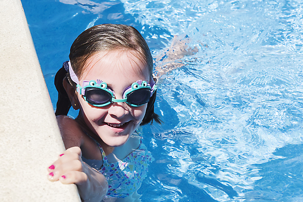포토 JPG 해외이미지 백인 라이프스타일 행복 얼굴 어린이 스포츠 여행 포즈 장난 놀이 휴가 건강 한명 미소 웃음 물 여름 파란색 반사 수영 기쁨 젖음 물방울 신선 떨어짐 흥분 수영선수 해외202004 해외포토 자연요소 서양인 1 계절 감정 컬러 컨셉 운동선수 표정 사람 생활 신체부위 수상스포츠 파일형식 이미지허브