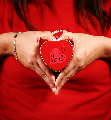 포토 JPG 해외이미지 행복 키스 발렌타인데이 관리 선물 사랑 사람없음 빨간색 상자 우정 기쁨 하트 달콤 심볼 사인 통조림 공유 해외202004 해외포토 모양 감정 컬러 데이이벤트 친구 맛 애정표현 파일형식 이미지허브