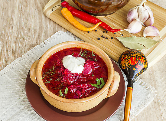 포토 JPG 해외이미지 전통 식기 접시 음식 빵 토마토 채소 파슬리 건강 마늘 육류 요리 사람없음 목재 빨간색 초록색 주방 숟가락 식사 저녁식사 수확 흰색 뜨거움 사발 수프 큼 먹기 크림 향신료 준비 러시아 레시피 점심식사 러시아인 비트 우크라이나 전국 채식주의자 해외202004 해외포토 서양인 나무 유럽 컬러 농업 식재료 재료 모션 수저 사기그릇 크기 채식 향미료 파일형식 이미지허브
