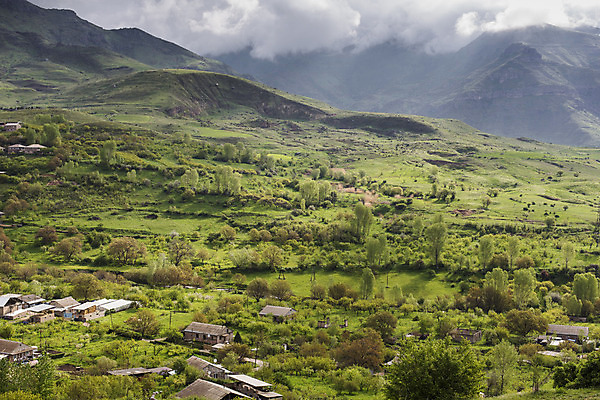 포토 JPG 해외이미지 나무 구름 계절 여행 백그라운드 자연 하늘 산 풍경 사람없음 야외 여름 골짜기 계곡 하이킹 바위 오르기 절정 키르기스스탄 해외202004 해외포토 자연요소 식물 모션 레저 돌_바위 생태계 중앙아시아 파일형식 이미지허브