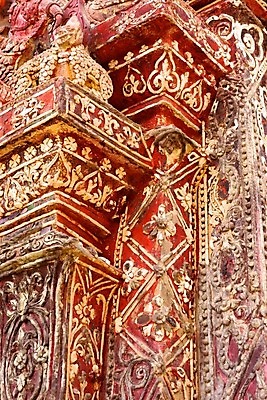 포토 JPG 해외이미지 전통 아시아 문화 태국 미술 사람없음 장식 빨간색 갈색 거울 골동품 업무 황금 고급 심볼 대나무 묘사 강렬 옛날 핸드메이드 해외202004 해외포토 나무 나라 컬러 컨셉 문화예술 작업 파일형식 이미지허브