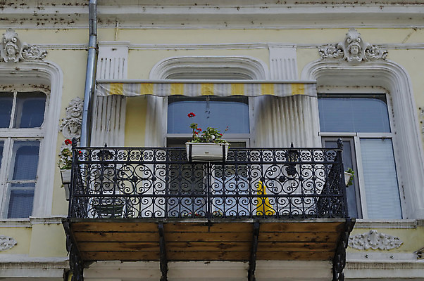 포토 JPG 해외이미지 식물 여행 과일 건축양식 창문 주택 사람없음 건물 울타리 숫자 발코니 타운 불가리아 스타일 해외202004 해외포토 문자 건축물 건축 담장 도시 파일형식 남유럽 이미지허브