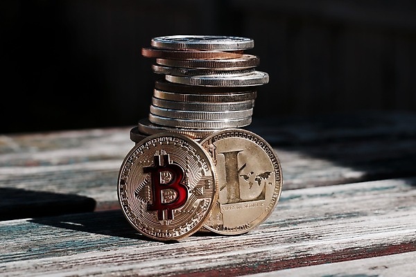 포토 JPG 해외이미지 돈 인터넷 비즈니스 안전 사람없음 금융 동전 저축 황금 발굴 무역 보안 결제 가치 해외202004 해외포토 산업 경제 재산 파일형식 이미지허브