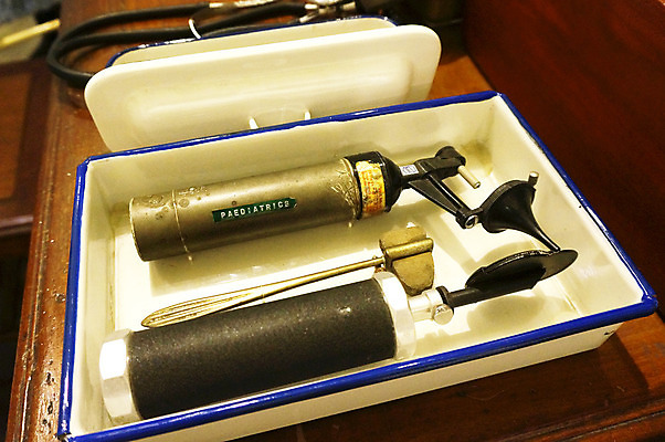 포토 JPG 해외이미지 직업 청진기 쟁반 건강 사람없음 머리 진료 거울 장비 의사 수확 골동품 도구 망치 수집 귀 청각 옛날 해외202004 해외포토 농업 의학 의료기기 신체부위 의료진 공구 파일형식 이미지허브