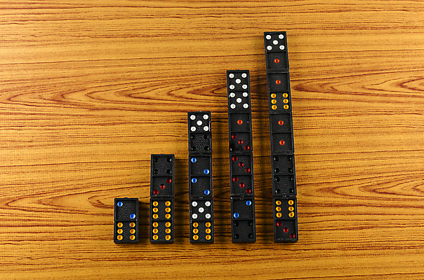 포토 JPG 해외이미지 사람없음 일렬 계단식 도미노 해외202004 해외포토 파일형식 이미지허브