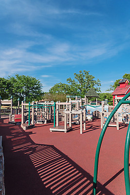 포토 JPG 해외이미지 나무 구름 공원 꽃 어린이 스포츠 사다리 자연 하늘 표면 주택 사람없음 야외 목재 초록색 컬러풀 장난감 운동 계단 미국 활발 장비 게임 도시 미끄럼틀 놀이터 플라스틱 언덕 그네 체육관 오르기 고무 땅바닥 텍사스 해외202004 해외포토 자연요소 식물 공공시설 컬러 컨셉 북아메리카 재료 모션 재질 놀이 바닥 건강 사람 건물 도구 놀이기구 생태계 파일형식 이미지허브