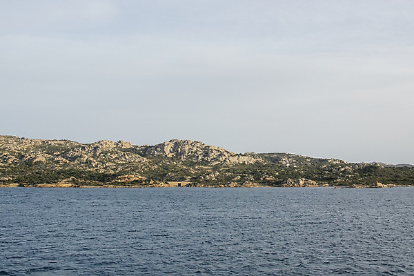 포토 JPG 해외이미지 유럽 산업 바다 섬 여행 교통시설 하늘 휴가 항해 사람 사람없음 물 여름 파란색 항구 맑음 이탈리아 화물 흰색 보트 갑판 지중해 함선 포트 해외202004 해외포토 자연요소 계절 나라 컬러 교통 배_교통 날씨 운송업 시설 파일형식 이미지허브