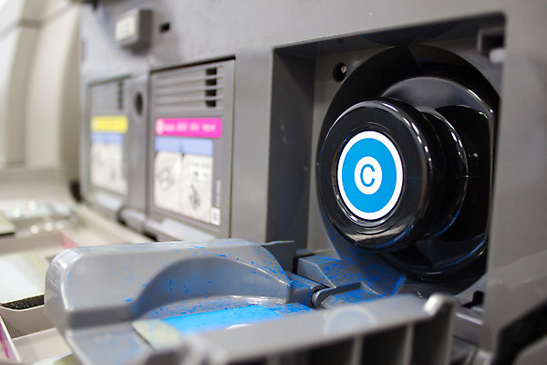 포토 JPG 해외이미지 사람없음 파란색 컬러풀 노란색 검은색 기계 자주색 교체 카피스페이스 해외202004 해외포토 컬러 공백 파일형식 이미지허브