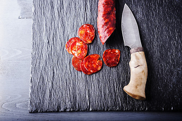 포토 JPG 해외이미지 스튜디오촬영 전통문화 음식 부분 육류 사람없음 식사 신선 소시지 스페인 칼 자르기 살라미 스페인요리 음식준비 정물화 초리조 핸드메이드 개조 해외202004 해외포토 전통 유럽 문화 식재료 모션 실내 가공식품 준비 그림 파일형식 이미지허브