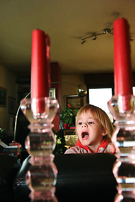 포토 JPG 해외이미지 백인 여자 행복 얼굴 어린이 실내 한명 사람 걸음마 천진난만 해외202004 해외포토 서양인 1 감정 컨셉 모션 내부 신체부위 파일형식 이미지허브