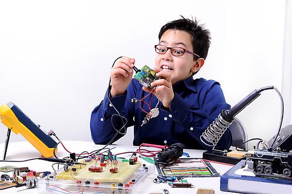 포토 JPG 해외이미지 백인 직업 학생 남자 행복 안경 어린이 생각 학교 상상 성공 미래 아이디어 한명 사람 전자제품 청춘 꿈 의사 흰색 도구 표현 엔지니어 선택 스마트 과학자 분석 경영자 비전 골 초보 패기 해외202004 해외포토 서양인 1 잡화 교육 감정 컬러 과학 컨셉 의료진 자신감 기술자 리더 학자 파일형식 이미지허브