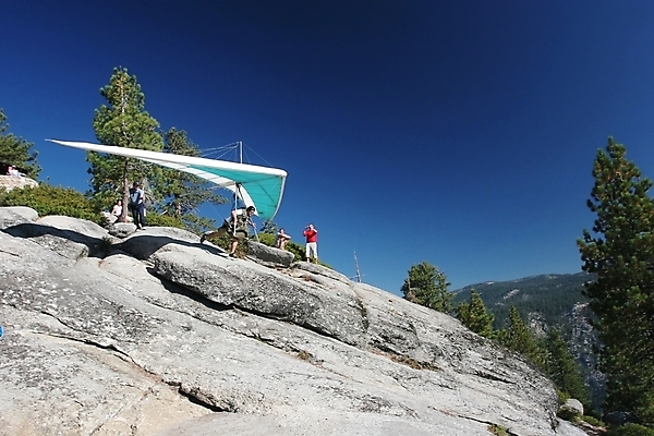포토 JPG 해외이미지 나무 공원 스포츠 날개 바람 산 풍경 사람없음 야외 물 파란색 태양 계곡 미국 개울 황무지 스카이다이빙 배낭여행 속도 흥분 빙하 캘리포니아 요세미티국립공원 전국 해외202004 해외포토 자연요소 식물 공공시설 감정 컬러 여행 북아메리카 날씨 국립공원 강 익스트림스포츠 파일형식 이미지허브