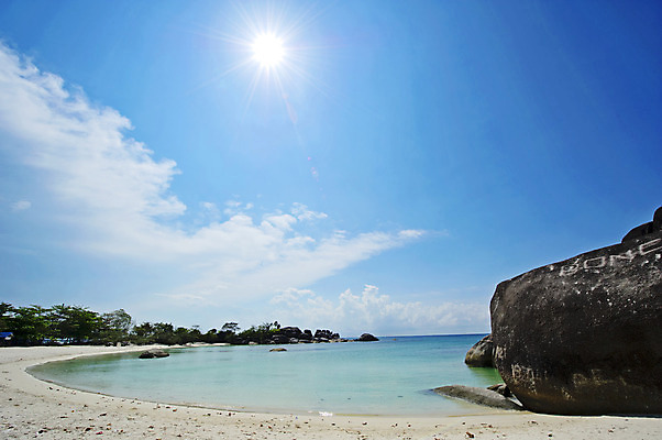 포토 JPG 해외이미지 구름 모래 파도 바다 섬 자연 하늘 휴가 풍경 사람없음 물 여름 파란색 맑음 만 장면 내추럴 수평선 해외202004 해외포토 자연요소 계절 컬러 날씨 생태계 파일형식 이미지허브