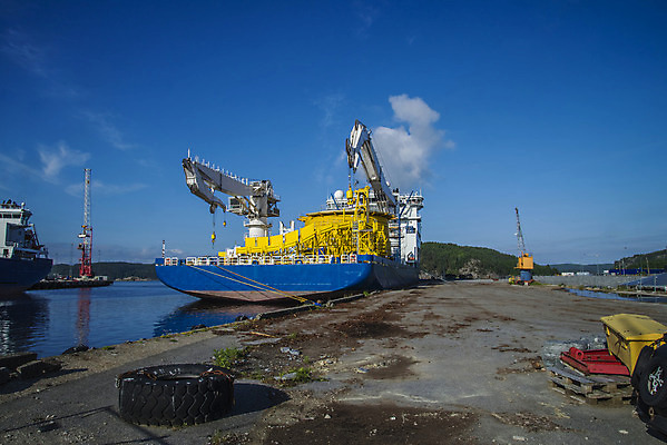 포토 JPG 해외이미지 산업 바다 교통시설 하늘 노르웨이 안전 해변 사람없음 물 파란색 탑 힘 장비 에너지 흰색 보트 수술 고급 석유 기중기 함선 하이테크 연료 가스 단상 펌프 조작 지원 철강 공급 해외202004 해외포토 자연요소 건축물 유럽 컬러 교통 컨셉 배_교통 의학 기술 치료 중장비 시설 파일형식 이미지허브