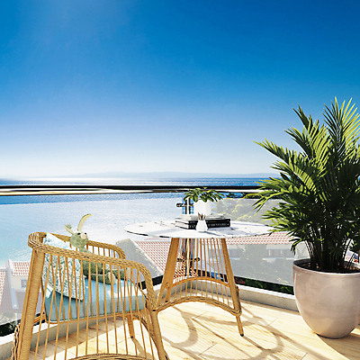 포토 JPG 해외이미지 나무 디자인 바다 여행 가구 백그라운드 쿠션 의자 베개 자연 탁자 하늘 휴식 사람없음 야외 목재 파란색 소파 태양 3D 정원 발코니 흰색 등불 고급 휴양지 스타일 해외202004 해외포토 자연요소 식물 컬러 생활용품 컨셉 재료 침구 조명 장소 디지털합성 생태계 파일형식 이미지허브