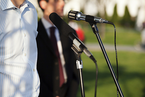 포토 JPG 해외이미지 통신 말하기 사람없음 정보 발표 기자 질문 마이크 면접 라디오 방송 리포터 정보매체 해외202004 해외포토 직업 음향기기 비즈니스 모션 전자제품 파일형식 이미지허브