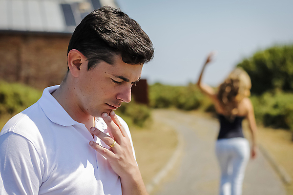 포토 JPG 해외이미지 백인 커플 여자 남자 결혼 2 가족 관계 남편 스트레스 사랑 사람 성인 두명 슬픔 분노 표현 아내 좌절 충돌 싸움 문제 불만 말다툼 곤란 우울증 이혼 해외202004 해외포토 서양인 감정 컨셉 모션 이벤트 질병 파일형식 이미지허브
