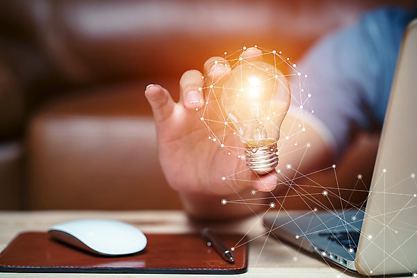 포토 JPG 해외이미지 라이프스타일 손 디자인 백그라운드 컨셉 생각 인터넷 비즈니스 전구 통신 상상 성공 추상 아이디어 기술 창조 사람 사람없음 금융 빛 컴퓨터 사무실 디지털 에너지 정보 잡기 업무 비즈니스맨 네트워크 계획 책상 혁명 발명 소셜 스타일 해외202004 해외포토 남자 가구 무늬 모션 생활 신체부위 경제 전자제품 작업 직장인 파일형식 이미지허브