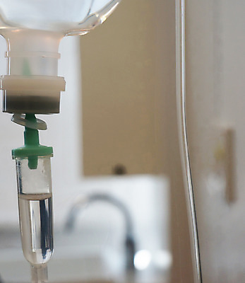 포토 JPG 해외이미지 건강 병원 서기 사람없음 치료 약 건강관리 방 고통 흐름 환자 긴급 죽음 액체 수술 떨어짐 질병 무서움 서비스 튜브 주사약 암 외과 테라피 정맥 순서 종양 치유 투입 살균 해외202004 해외포토 감정 컨셉 의학 모션 관리 뷰티 혈관 파일형식 이미지허브