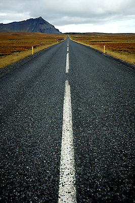 포토 JPG 해외이미지 도로 길 선 여행 밭 자연 하늘 산 아이슬란드 풍경 사람없음 초록색 검은색 흰색 시골 고속도로 아스팔트 땅 언덕 수평선 해외202004 해외포토 유럽 컬러 농업 교통시설 생태계 파일형식 이미지허브