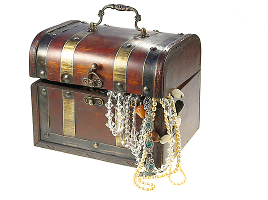 포토 JPG 해외이미지 손 돈 자물쇠 선물 사람없음 목재 장식 상자 골동품 황금 고급 신비 보석 다이아몬드 수납 보물 궤 숨기 옛날 오리지널 장식함 전용 해외202004 해외포토 나무 컨셉 재료 모션 신체부위 재산 광석 파일형식 이미지허브