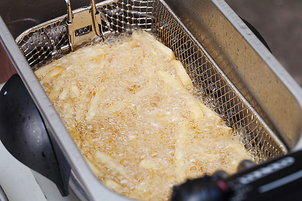 포토 JPG 해외이미지 음식 채소 주방용품 감자 패스트푸드 요리 사람없음 가로 금속 주방 요리사 식사 거품 튀김 지성 감자튀김 액체 황금 정크푸드 난로 칼로리 끓이기 음식준비 해외202004 해외포토 직업 생활용품 모션 재질 인스턴트 난방기 준비 파일형식 이미지허브