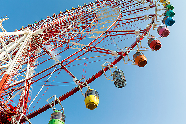 포토 JPG 해외이미지 주간 로우앵글 하늘 사람없음 야외 놀이공원 대관람차 해외202004 해외포토 자연요소 뷰포인트 테마파크 놀이기구 파일형식 이미지허브