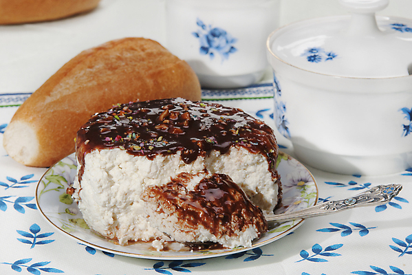 포토 JPG 해외이미지 전통 음식 농업 다이어트 재료 치즈 건강 사람없음 마을 흰색 신선 아침식사 농부 컵받침 내추럴 채식주의자 칼슘 핸드메이드 해외202004 해외포토 직업 산업 컬러 유제품 식사 받침대 채식 파일형식 이미지허브