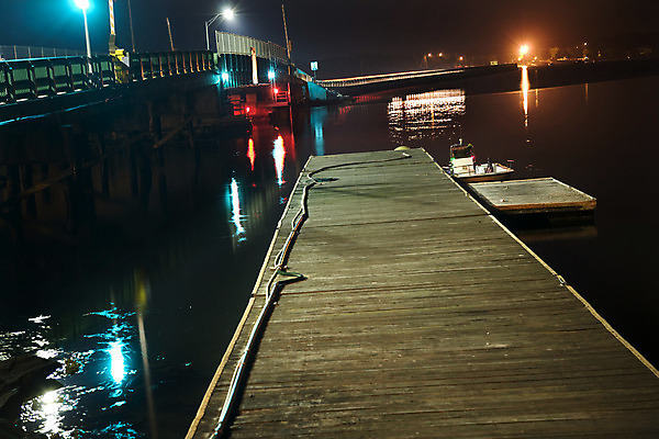 포토 JPG 해외이미지 밧줄 바다 여행 전등 사람없음 물 강 항구 만 보트 야간 네비게이션 해외202004 해외포토 자연요소 줄 배_교통 교통시설 조명 파일형식 이미지허브