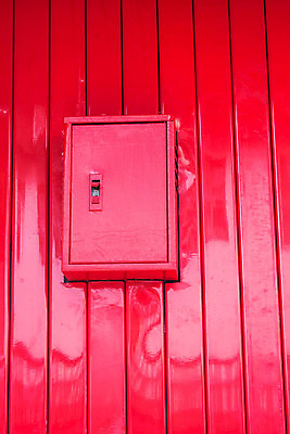 포토 JPG 해외이미지 외관 산업 벽 백그라운드 패턴 비즈니스 건축양식 표면 추상 프레임 사람없음 야외 건물 빨간색 상자 문 금속 공백 장비 수확 보호 철 묘사 창고 질감 복고 보안 대문 롤러 셔터 그런지 제어 철강 스타일 해외202004 해외포토 건축물 건축 컬러 컨셉 무늬 농업 재질 안전 파일형식 이미지허브