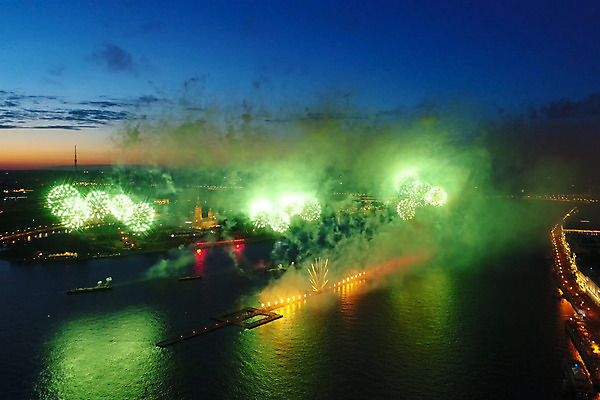 포토 JPG 해외이미지 백그라운드 하늘 불꽃 불꽃놀이 사랑 이벤트 사람없음 야외 물 강 컬러풀 파티 미국 어둠 축하 닫기 야간 저녁 쇼 광 웅장함 해외202004 해외포토 자연요소 감정 컬러 컨셉 북아메리카 모션 놀이 불 파일형식 이미지허브