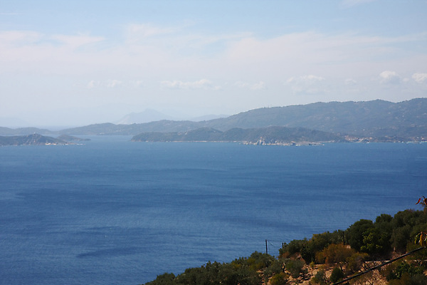 포토 JPG 해외이미지 바다 섬 백그라운드 자연 하늘 휴가 사람없음 야외 여름 파란색 지중해 그리스 수평선 해외202004 해외포토 계절 유럽 컬러 생태계 파일형식 이미지허브