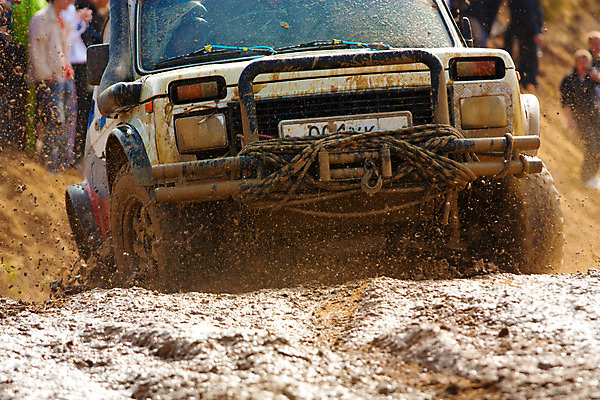 포토 JPG 해외이미지 나무 도로 무기 스포츠 포즈 모션 자동차 조명 취미 사람없음 공중 갈색 점프 힘 경쟁 운전 레이싱 바퀴 위험 땅 군용 타이어 먼지 감시 진흙 짐차 엔진 흙더미 빛망울 비포장도로 오프로드 집회 해외202004 해외포토 식물 길 육상교통 컬러 컨셉 교통시설 군대 시합 빛 흙 파일형식 더미 이미지허브