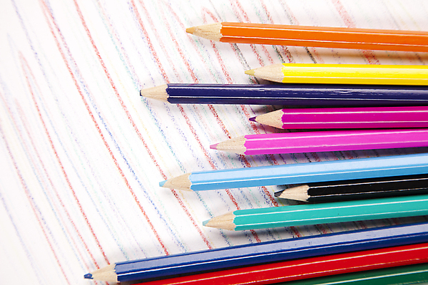 포토 JPG 해외이미지 종이 색연필 사람없음 컬러풀 연필 펜 흰색 붓 분필 페인트붓 해외202004 해외포토 컬러 학용품 필기구 초크 파일형식 이미지허브