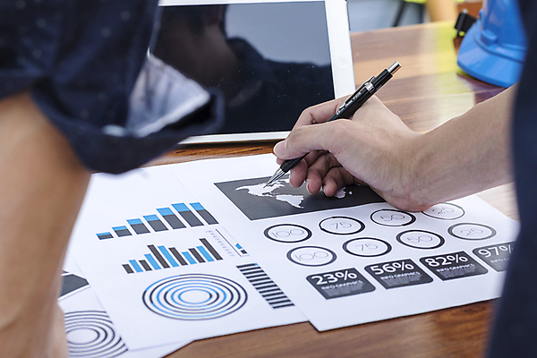 포토 JPG 해외이미지 아이콘 직업 손 교육 산업 컨셉 회사 비즈니스 성공 그래프 아이디어 사람없음 금융 경제 경쟁 공연 정보 성장 업무 비즈니스맨 목표 계획 보고서 컨설턴트 상담 비전 해결 혁명 개발 경영 마케팅 조언 지능 가상 해외202004 해외포토 남자 이벤트 신체부위 작업 직장인 전문직 파일형식 이미지허브