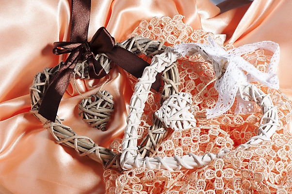 포토 JPG 해외이미지 전통 커플 기념일 꽃 감정 꽃다발 결혼 가족 관계 결혼식 엄마 휴가 발렌타인데이 선물 사랑 이벤트 사람없음 선물상자 신혼여행 흰색 축하 반지 황금 은색 보석 심볼 열정 다이아몬드 해외202004 해외포토 식물 컬러 컨셉 장신구 데이이벤트 상자 광석 파일형식 이미지허브