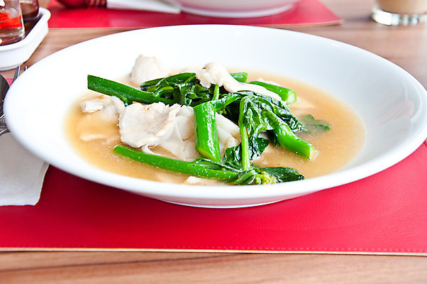 포토 JPG 해외이미지 접시 음식 채소 태국 밥 양파 피망 건강 육류 돼지고기 요리 동양인 사람없음 가로 초록색 식당 식사 저녁식사 흰색 신선 닫기 먹기 국수 그림 점심식사 스타일 해외202004 해외포토 식기 아시아 컬러 식재료 모션 인종 상점 면류 파일형식 이미지허브