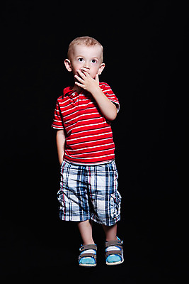 포토 JPG 해외이미지 백인 1 손 응시 남자 행복 아들 얼굴 어린이 포즈 백그라운드 가족 한명 서기 미소 사람 소년 빨간색 청춘 우주 기쁨 신선 주머니 작음 스웨터 가득함 만족 싱글 길이 결백 돌봄 해외202004 해외포토 서양인 시선 감정 컬러 컨셉 상의 관계 모션 표정 신체부위 크기 파일형식 이미지허브