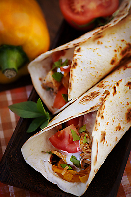 포토 JPG 해외이미지 접시 음식 빵 토마토 채소 재료 고추 오이 패스트푸드 샌드위치 건강 육류 옥수수 요리 사람없음 빨간색 초록색 식당 식사 저녁식사 치킨 샐러드 소고기 덮개 신선 뜨거움 맛 그릴 상추 먹기 가득함 속도 유기농 매움 후추 타코 점심식사 살사댄스 페스츄리 해외202004 해외포토 식기 웰빙 컬러 컨셉 식재료 모션 주방용품 곡류 상점 뚜껑 춤 인스턴트 향신료 닭고기요리 파일형식 이미지허브