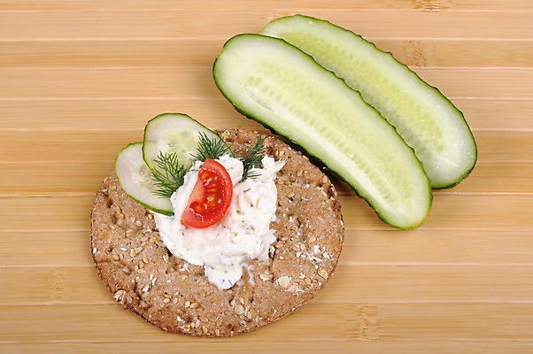 포토 JPG 해외이미지 음식 조각 토마토 오이 치즈 샌드위치 건강 식이요법 사람없음 흰색 먹기 오브젝트 날것 해외202004 해외포토 컬러 채소 모션 유제품 파일형식 이미지허브