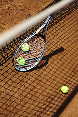 포토 JPG 해외이미지 그림자 사람없음 야외 테니스 테니스라켓 테니스용품 네트 테니스장 테니스공 해외202004 해외포토 스포츠용품 스포츠 공 스포츠시설 구기 라켓 파일형식 이미지허브