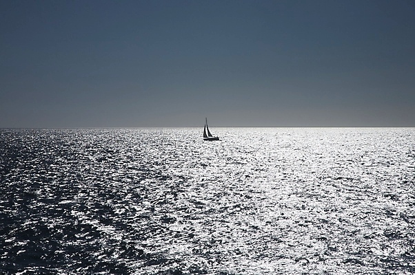 포토 JPG 해외이미지 실루엣 유럽 바다 여행 요트 항해 사람없음 물 보트 스페인 해외202004 해외포토 자연요소 나라 배_교통 촬영기법 파일형식 이미지허브