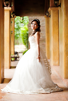 포토 JPG 해외이미지 라이프스타일 여자 행복 감정 꽃다발 결혼 데이트 관계 신혼부부 결혼식 실내 사랑 한명 웃음 성인 건물 이탈리아 아내 유대감 해외202004 해외포토 1 건축물 부부 꽃 유럽 표정 사람 이벤트 내부 생활 신혼 파일형식 이미지허브