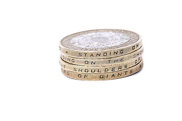 포토 JPG 해외이미지 돈 2 영국 사람없음 금융 경제 쌓기 동전 흰색 절약 변화 투자 파운드 해외202004 해외포토 유럽 컬러 컨셉 비즈니스 모션 재산 파일형식 이미지허브