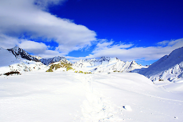 포토 JPG 해외이미지 주간 구름 겨울 자연 하늘 사람없음 야외 설원 맑음 스위스 겨울풍경 설산 해외202004 해외포토 자연요소 계절 유럽 날씨 산 눈_날씨 풍경 생태계 파일형식 이미지허브