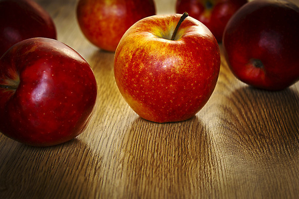 포토 JPG 해외이미지 백그라운드 과일 사람없음 목재 빨간색 빛 주스 사과 숙성 많음 해외202004 해외포토 나무 음료 컬러 컨셉 재료 파일형식 이미지허브